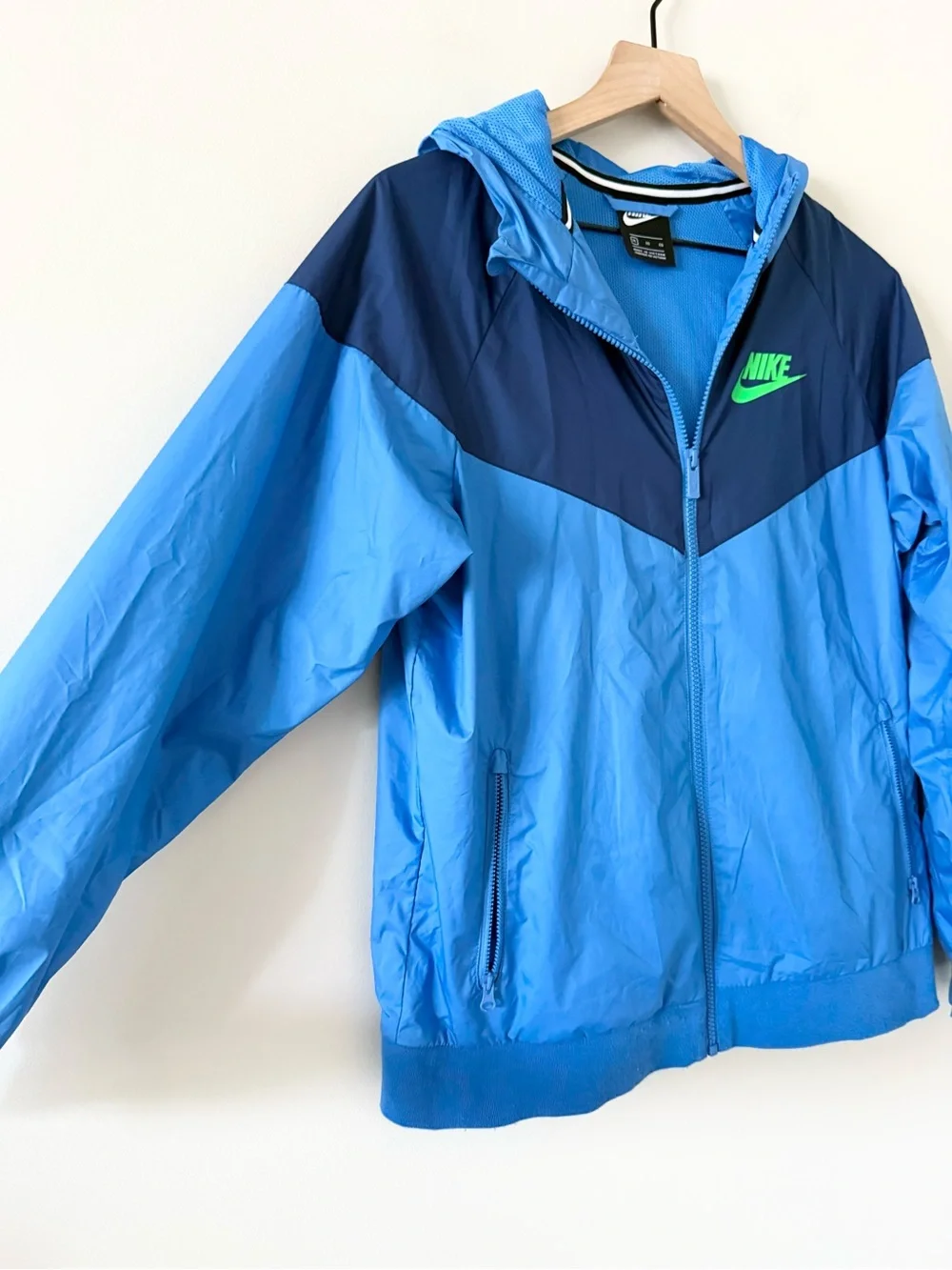 Nike Youth Two-Tone Blue Hooded Lightweight Jacket Green Logo Size XL